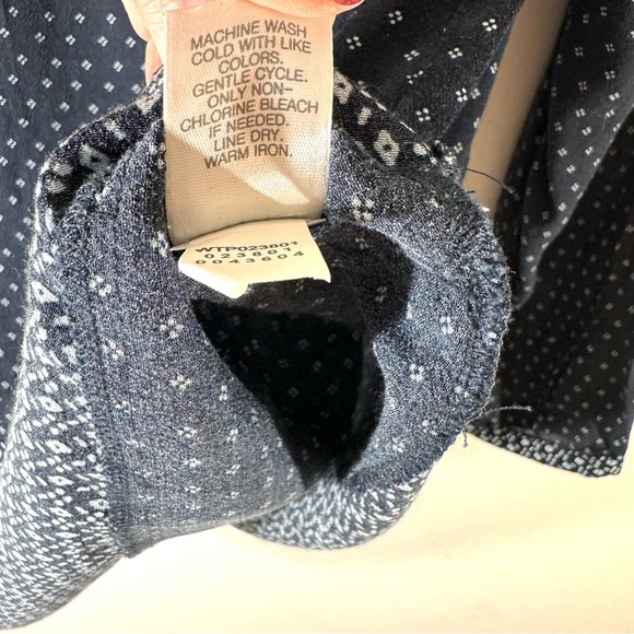 J.Jill Navy Blue Print Rayon V-neck Tunic Blouse - Picture 9 of 9